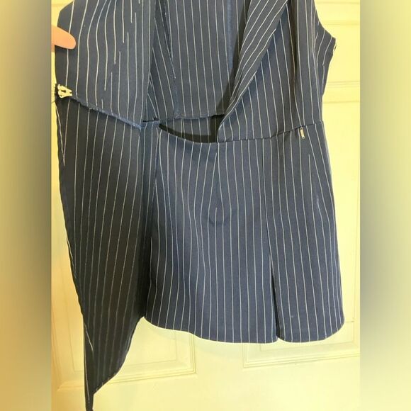 Favlux Fashion shorts romper, pinstripe, excellent condition, large - Picture 2 of 4